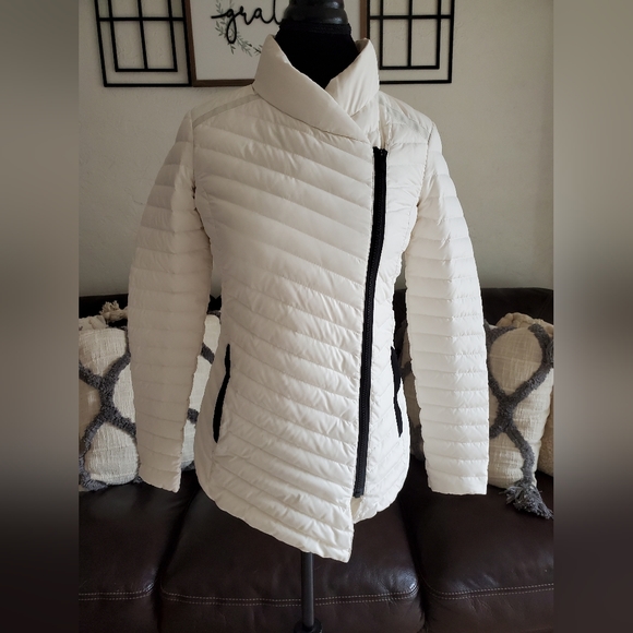 Athleta Full Zip Asymmetrical Down Puffer Coat Size XXS Classic Boho Chic Gym - Picture 2 of 11